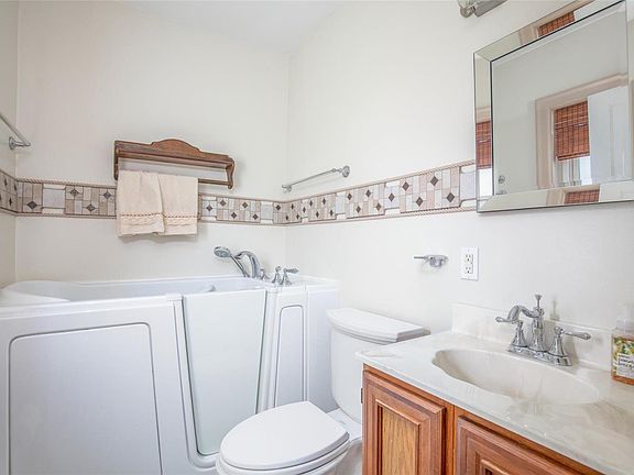 4th image of 9020 Darlene Dr