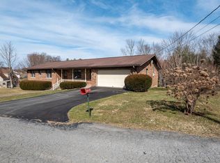 180 Cobblestone Ln, Beckley, WV 25801