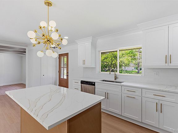 5th image of 28264 Bayberry Rd