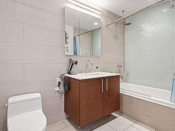 4th image of 2145 44th Dr APT 6E