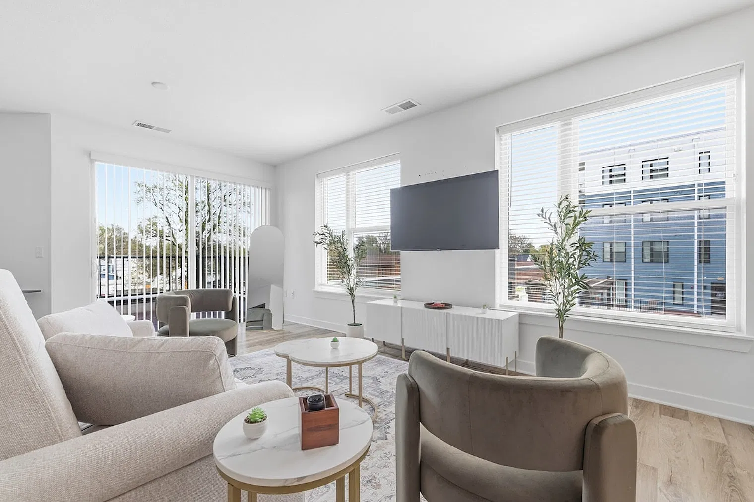1 bed, 1.0 bath, $3,847 — Photo 3