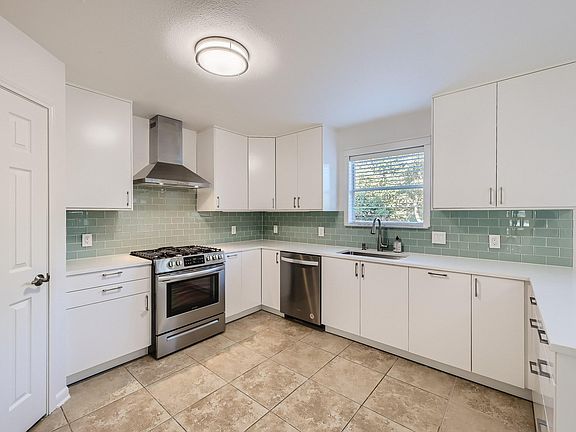 Quartz counters and new cabinets