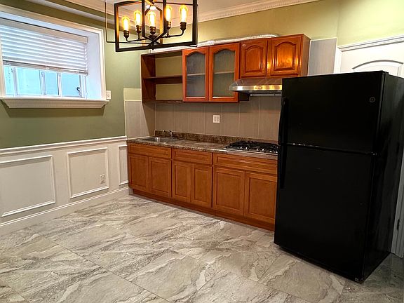 4th image of 88 Churchill Ave #1