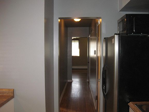 3rd image of 836 Galapago St