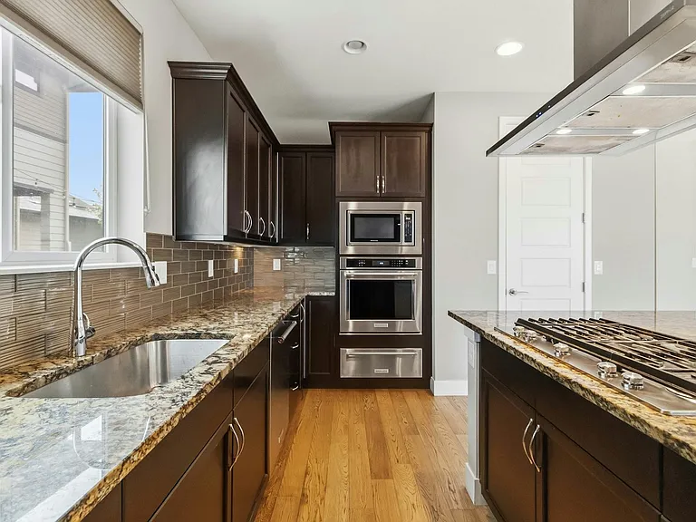 9202 E 53rd Ave — Photo 8