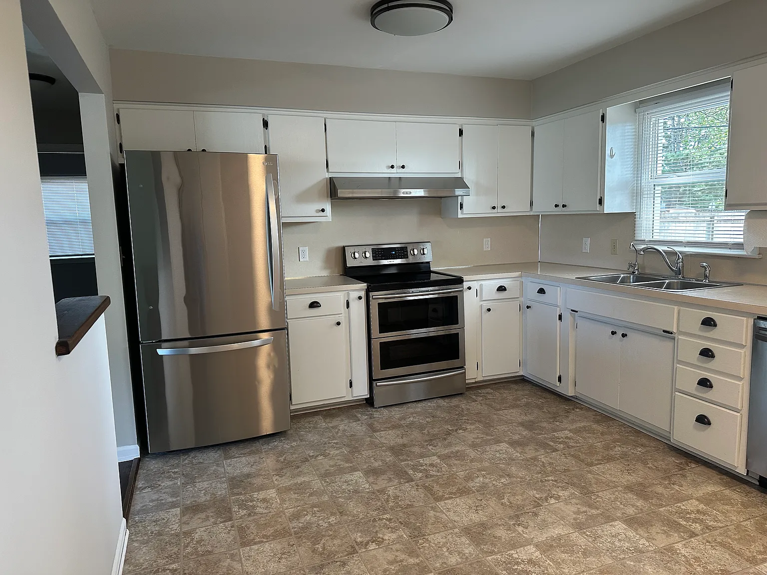 309 Pontiac Dr — Photo 2