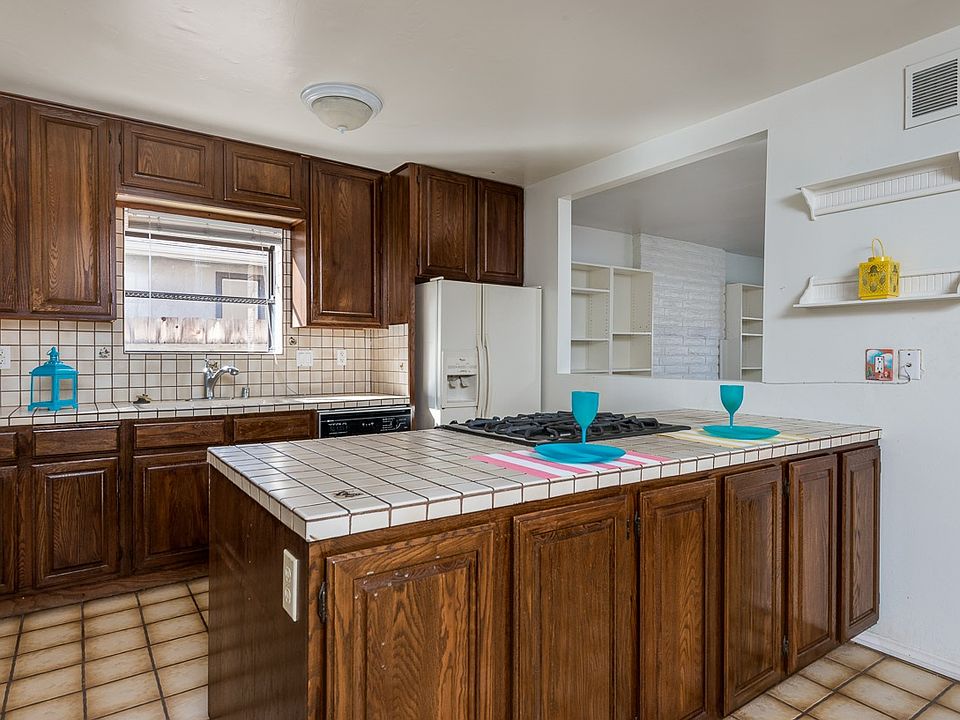 2nd image of 279 Cheryl Place-open House