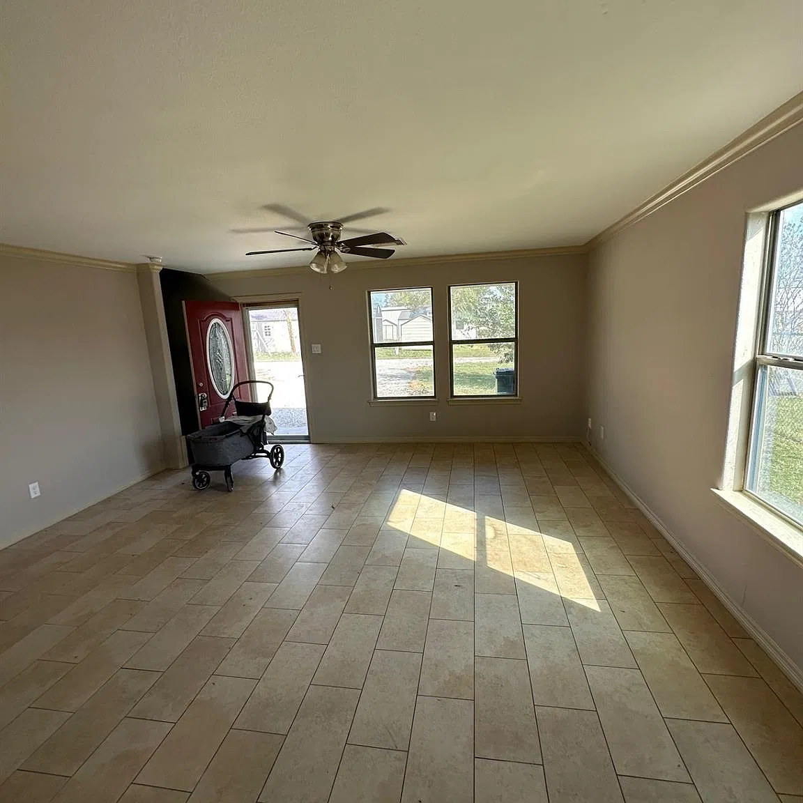 3 bed, 2.5 bath, 1489 sqft, $1,595 — Photo 3