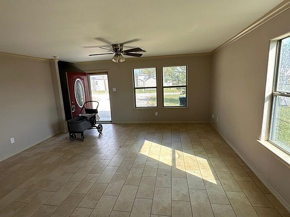 2nd image of 209 6th St