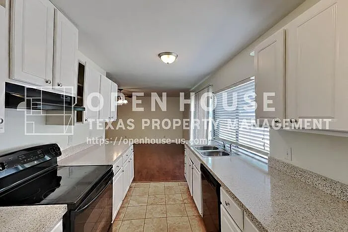 3 bed, 2.0 bath, 1795 sqft, $2,000 — Photo 4