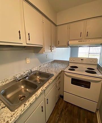 4th image of 3205 Kabel Dr