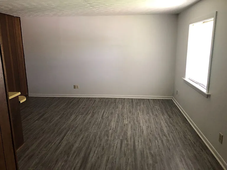 607 College St SW — Photo 5