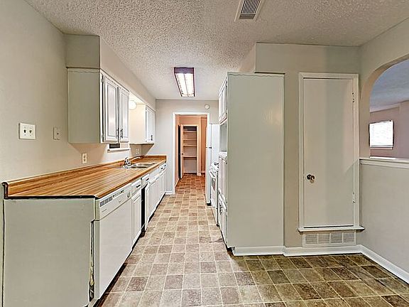 3rd image of 3627 Lou Ann Dr