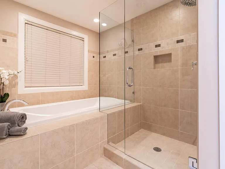 247 W Lake Sammamish Pkwy SE — Photo 8