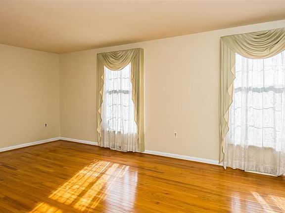 4th image of 3504 Carsinwood Dr