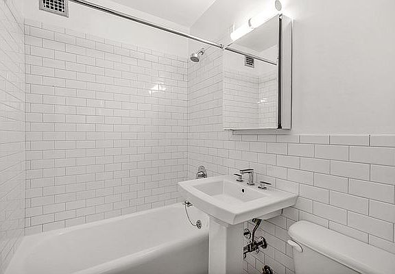 5th image of 310 E 44th St APT 1020