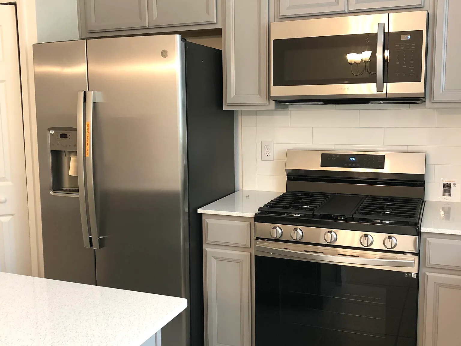 3 bed, 2.5 bath, 1648 sqft, $2,400 — Photo 3