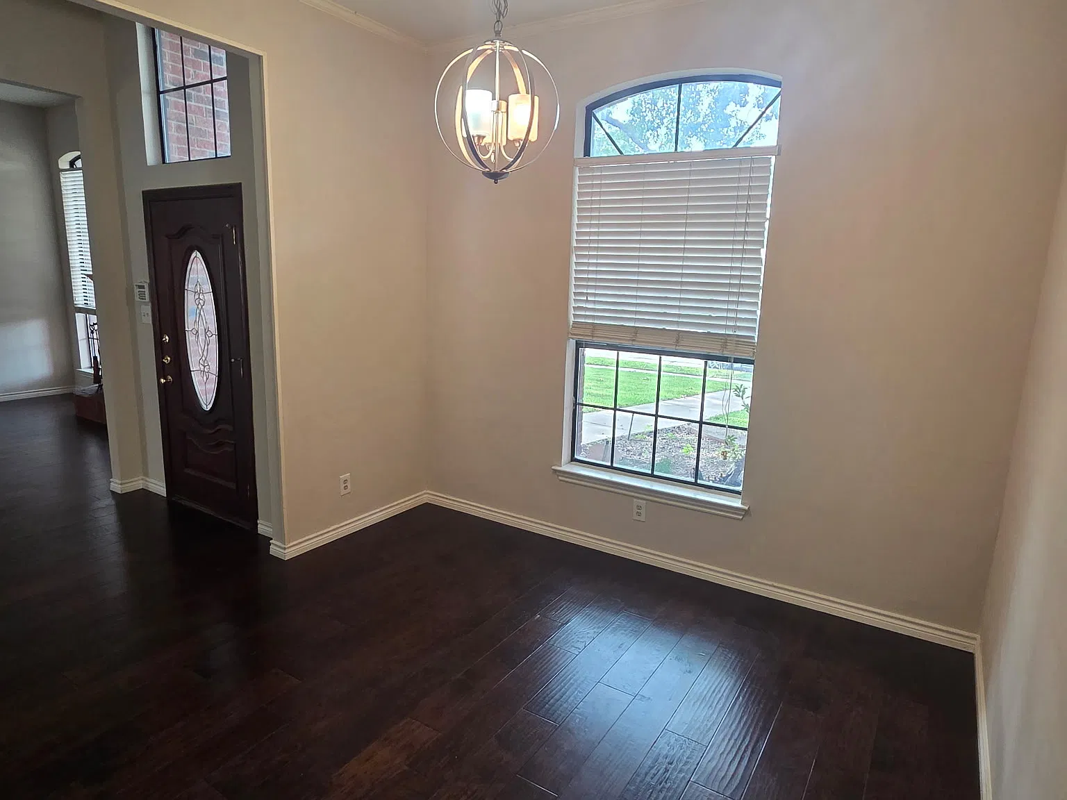 3 bed, 1888 sqft, $2,695 — Photo 4