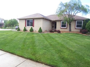 21744 N Chipmunk Trl, Woodhaven, MI 48183
