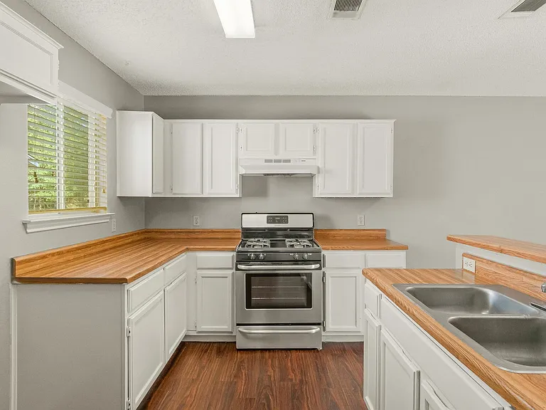 8311 Treehouse Ln — Photo 35