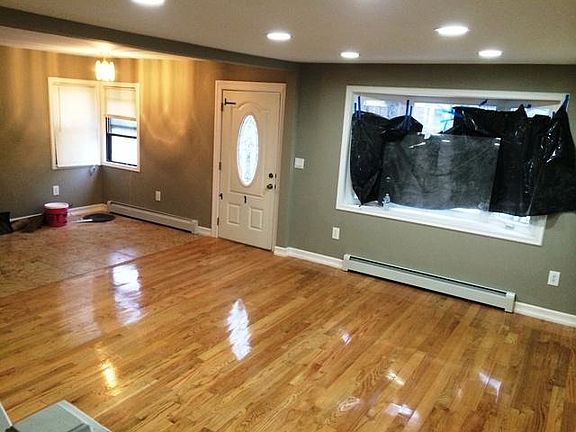 5th image of 11718 143rd St