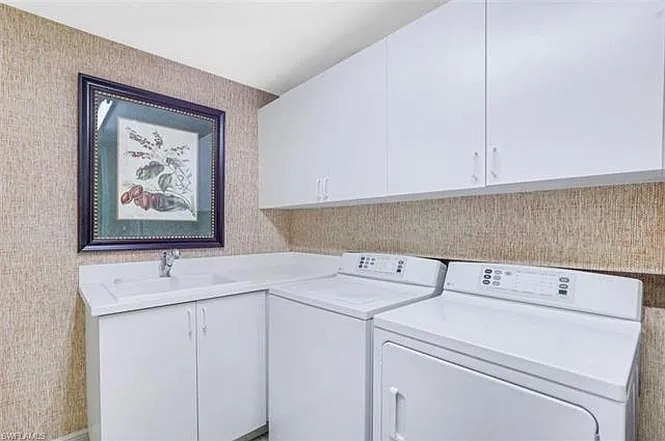 1060 Borghese Ln #1401 — Photo 32