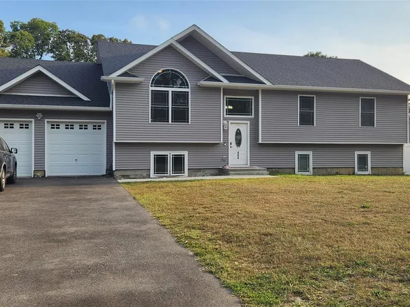 464 Granny Rd, Medford, NY 11763