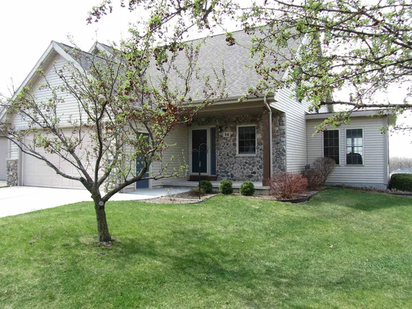 54 Hillside Cir, Fond Du Lac, WI 54935