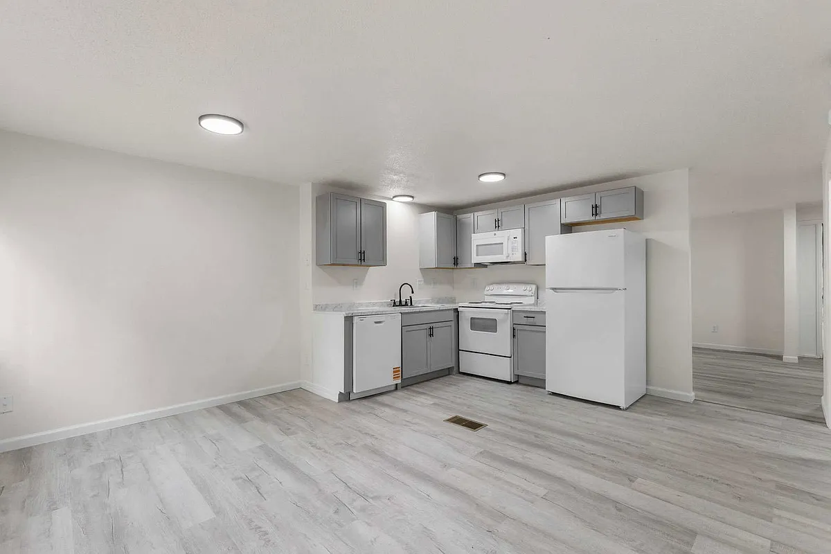 Building Photo - The Greenway Townhomes