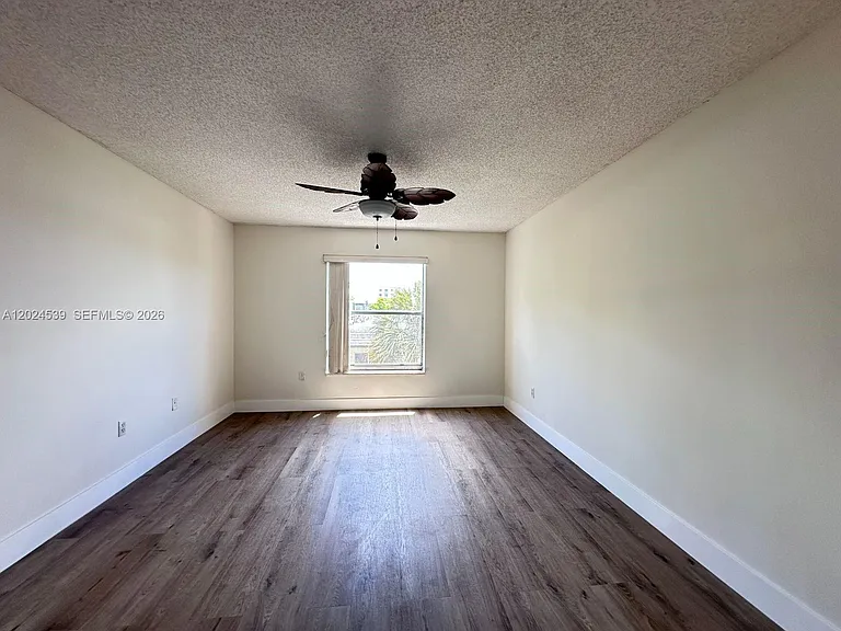 365 NE 125th St #306 — Photo 8