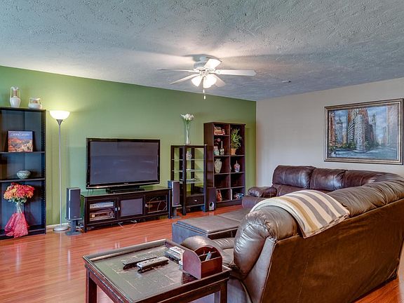 04_8235_E_Rovey_Ave_04