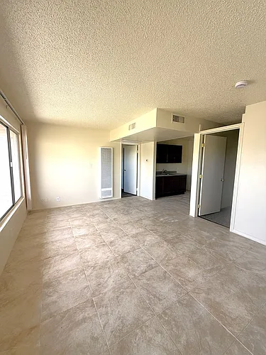 1678 Scott Ave. Photo 1