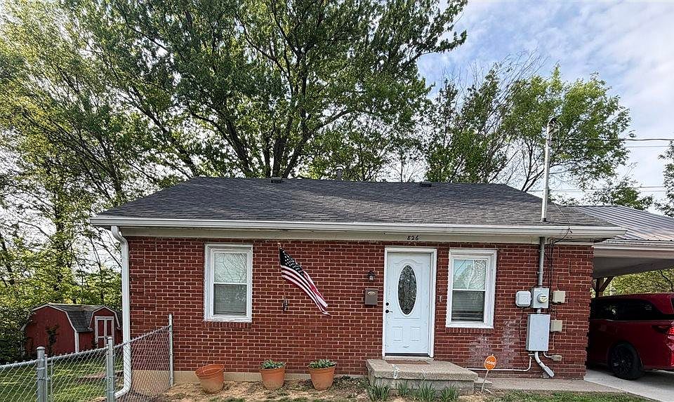 1st image of 826 Rhodes Dr