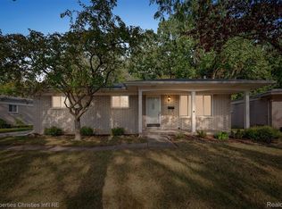 30140 Manor Dr, Madison Heights, MI