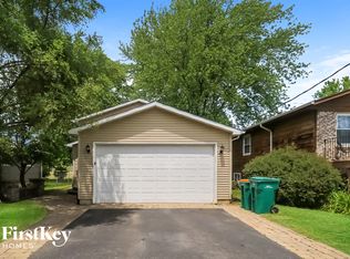 524 E Clarendon Dr, Round Lake Beach, IL