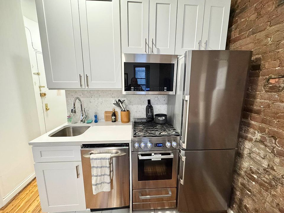 2nd image of 190 Bleecker St APT 11