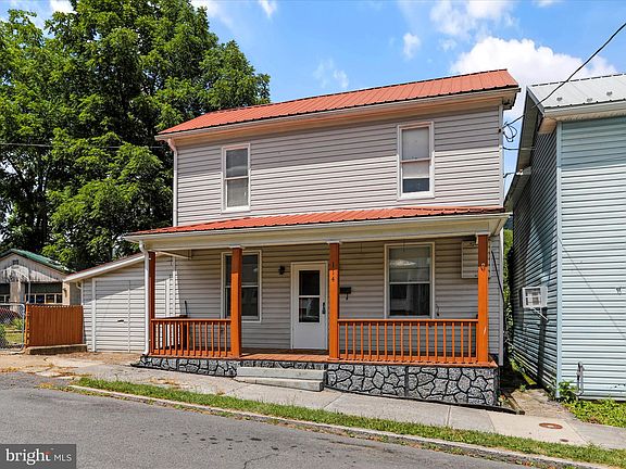 4th image of 114 D St
