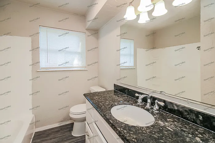 1020 Harold Dr — Photo 10