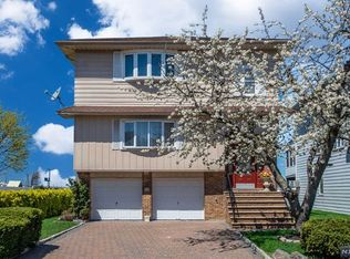 2 Acorn Rd, Secaucus, NJ 07094