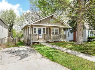 526 Oak St, Leavenworth, KS 66048