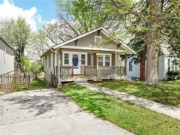 526 Oak St, Leavenworth, KS 66048