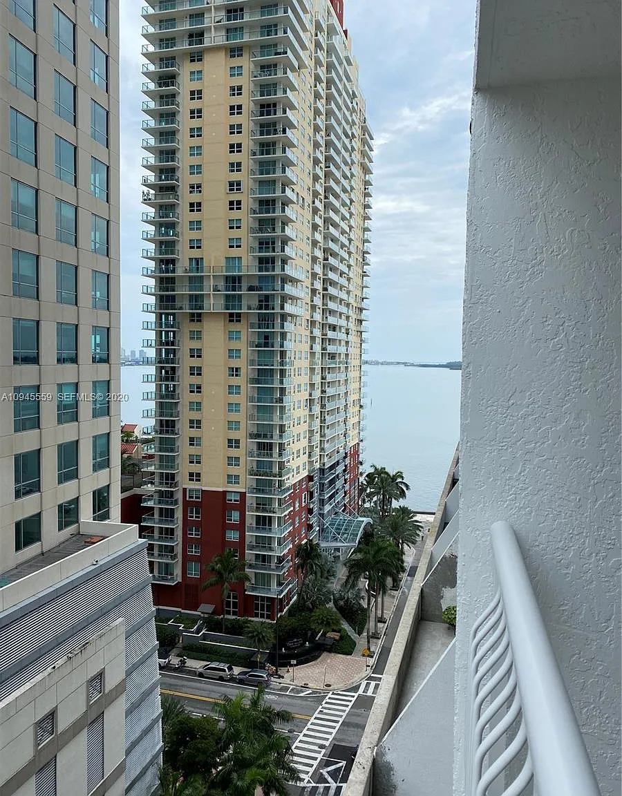 Studio, 425 sqft, $2,000 — Photo 1