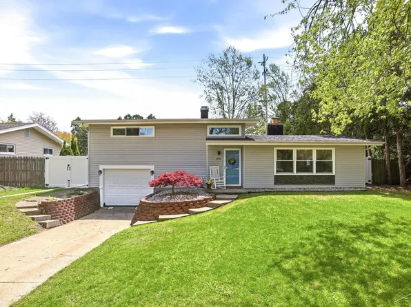 2795 Bradford Dr, Saginaw, MI 48603