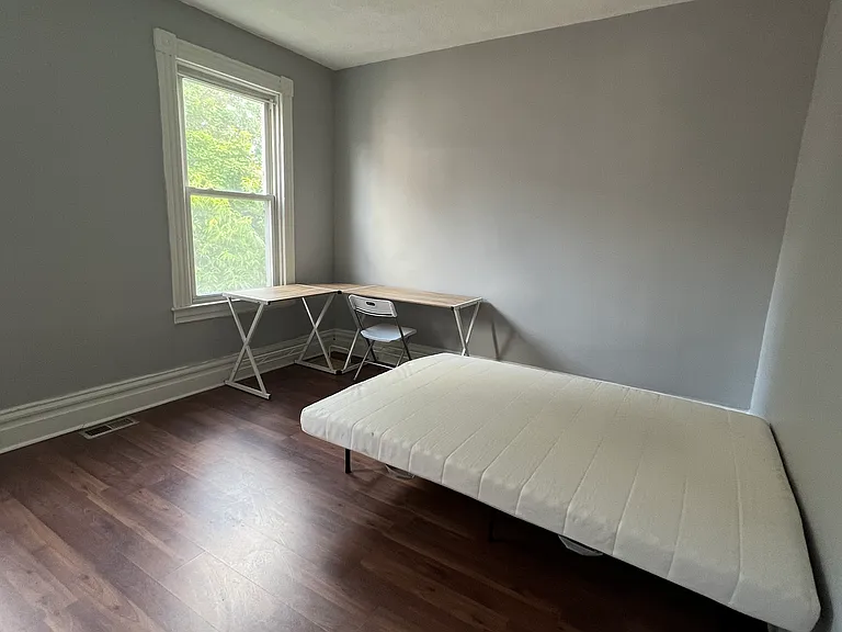 627 College St #1 — Photo 29