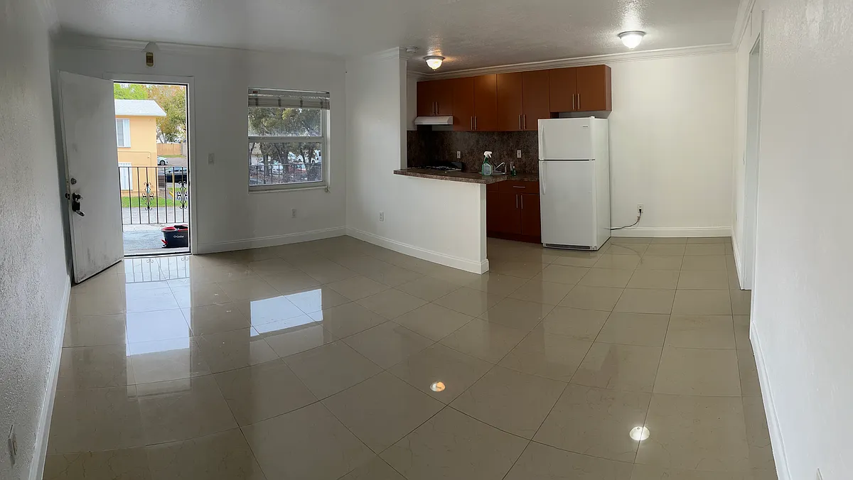 Building Photo - 3855 SW 79th Ave #34