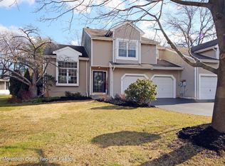30 Hunters Pointe Rd, Middletown, NJ 07748