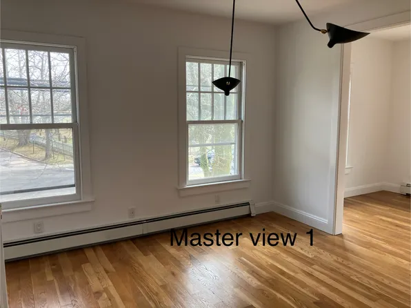 https://photos.zillowstatic.com/fp/2f296a37401f25c2715e0ec6bcb1cb6f-p_e.webp