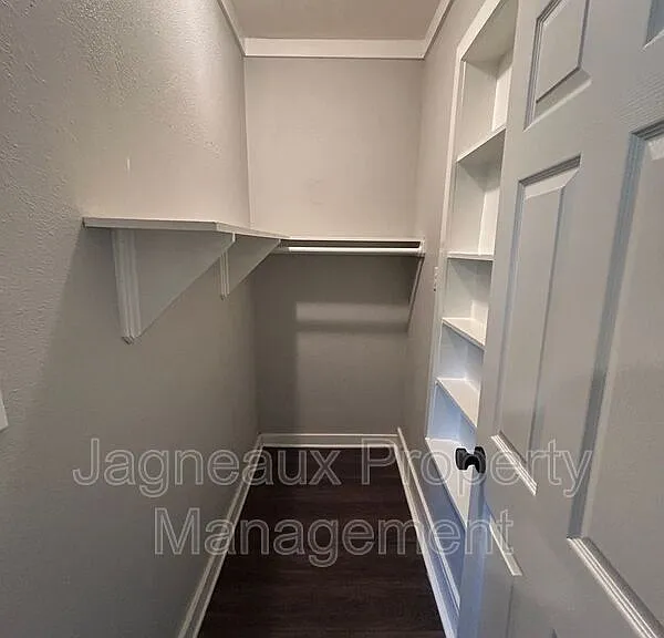 1811 N Cutting Ave — Photo 6