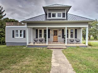 406 8th St, Shenandoah, VA 22849