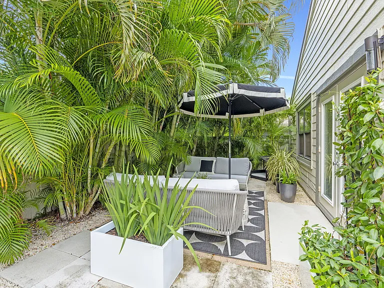 2474 Bedford Mews Dr — Photo 33